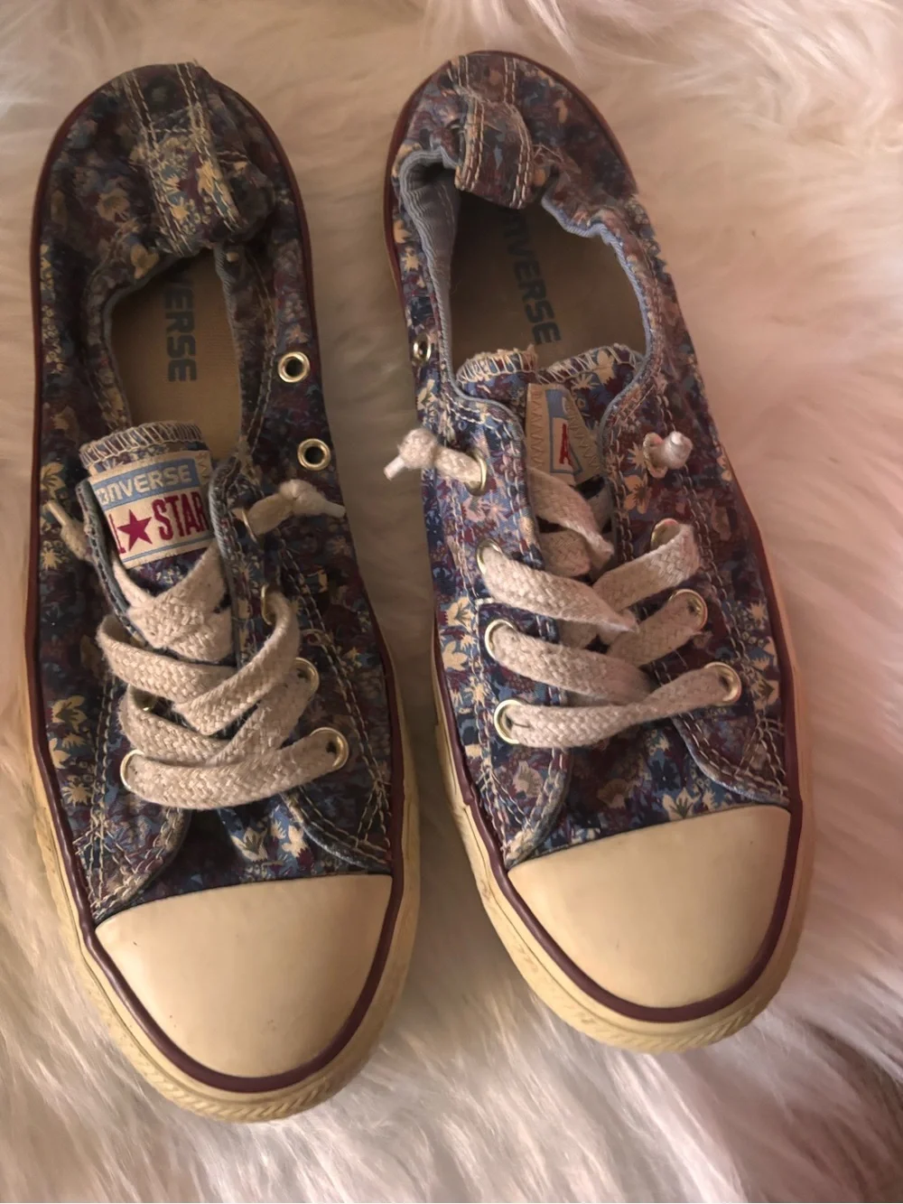 Converse floral canvas having